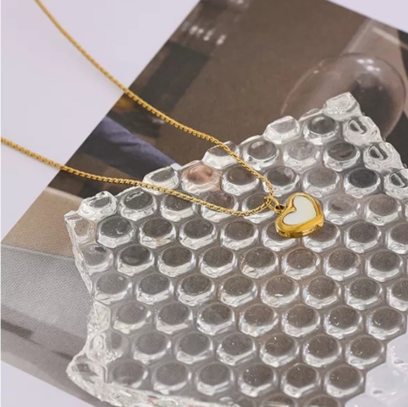 18 k  Gold plated heart natural shell necklace - Picture 4 of 6